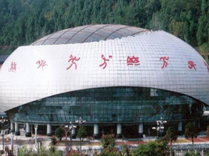 防城港体育中心球形网架加工安装